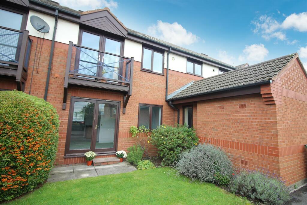 2 bedroom apartment for rent in Cricketers Close, Garforth, Leeds, LS25