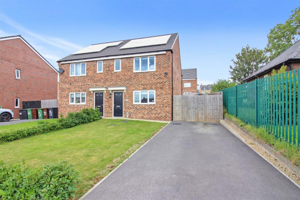3 bedroom semidetached house for sale in South Parkway, Seacroft
