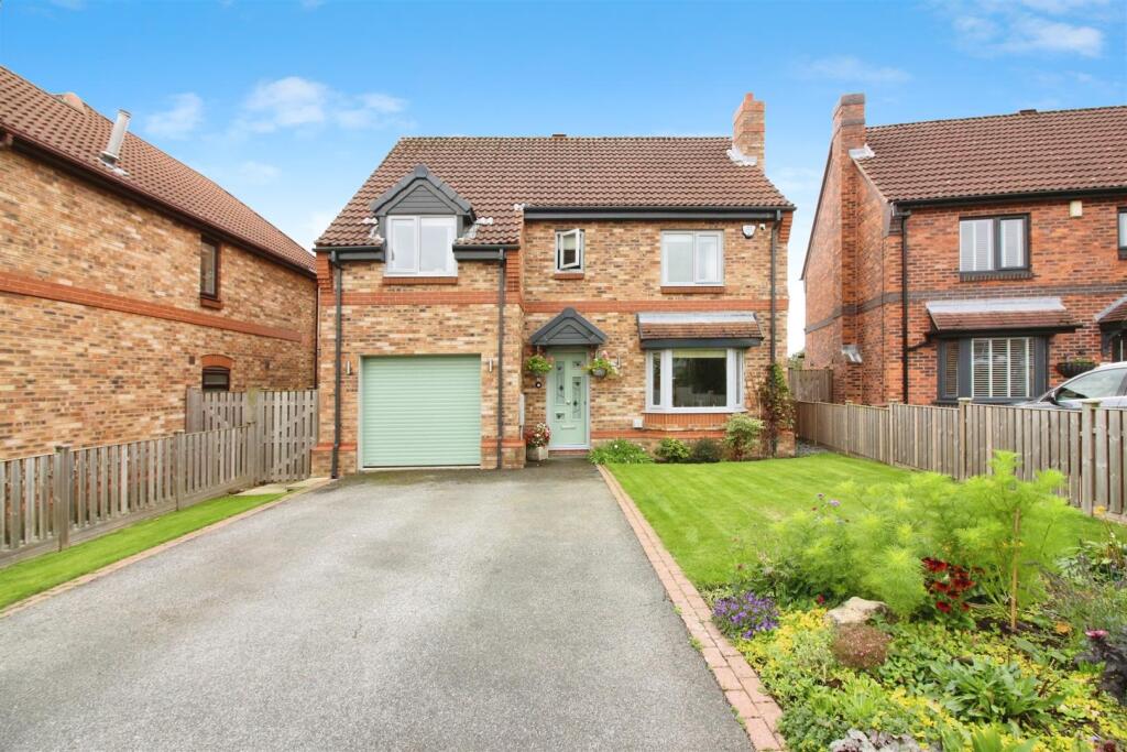 Main image of property: Field End Garth, Leeds