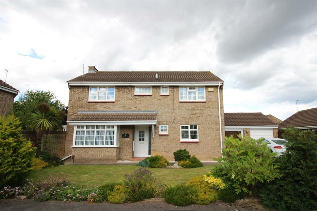 4 bedroom detached house for sale in Chilcroft Close, Wolviston Court