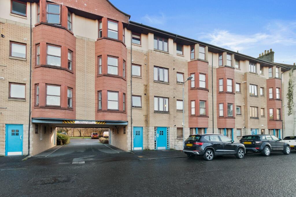 2 bedroom flat for sale in Park Street, Dumbarton, West Dunbartonshire, G82