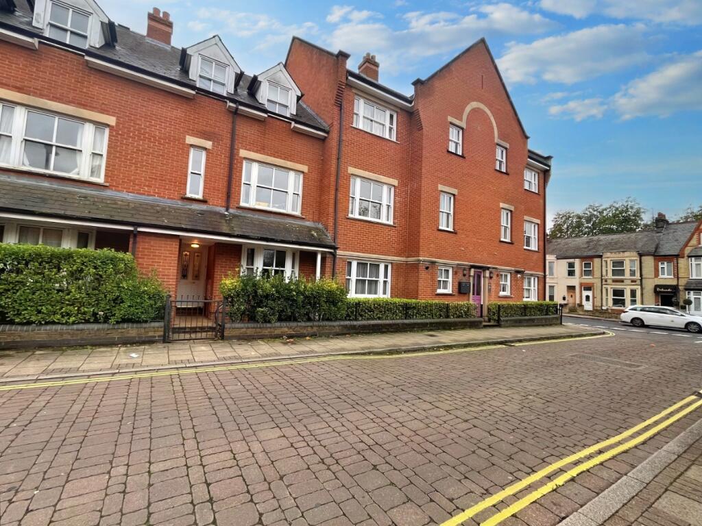 4 bedroom town house for rent in Ravensworth Gardens, Cambridge, Cambs, CB1