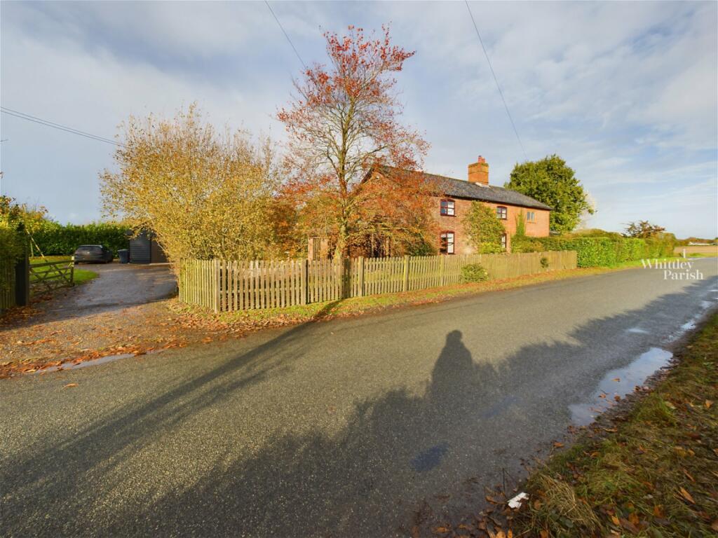 3 bedroom cottage for sale in Hardwick Road, Starston, IP20