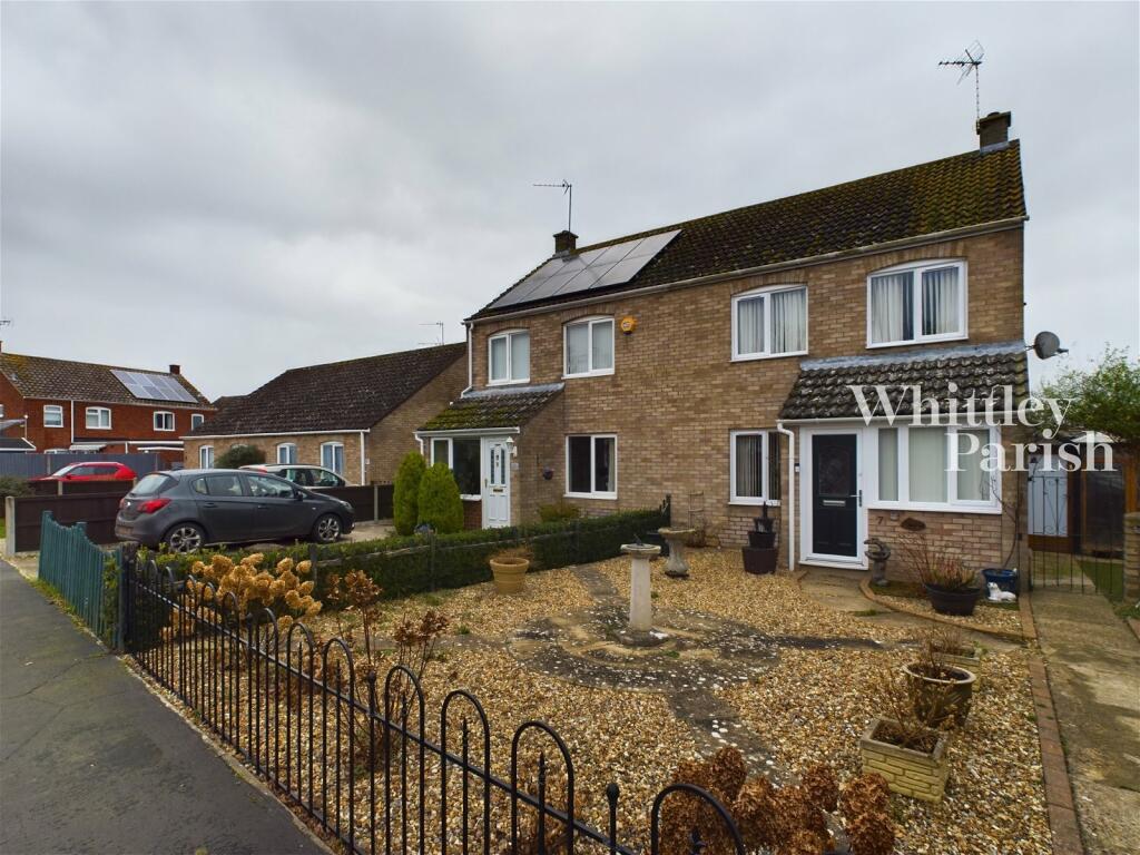 3 bedroom semidetached house for sale in Herolf Way, Harleston, IP20
