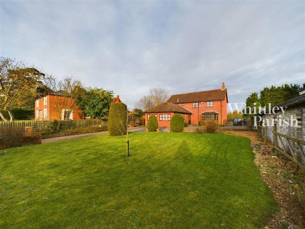 4 bedroom detached house for sale in Church Road, Shelfanger, IP22