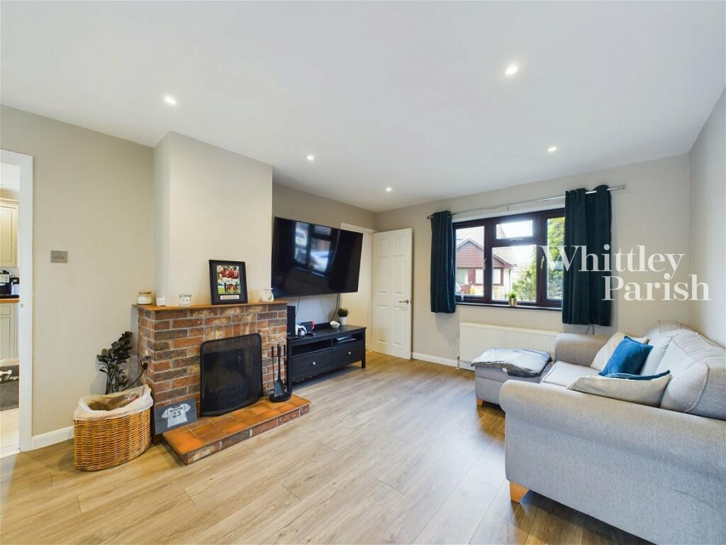 4 bedroom detached house for sale in Ash Tree Close, Occold, IP23