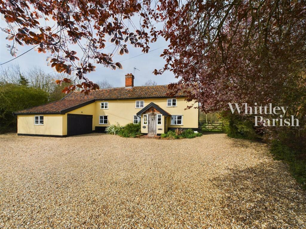 4 bedroom farm house for sale in Diss Road, Burston, IP22