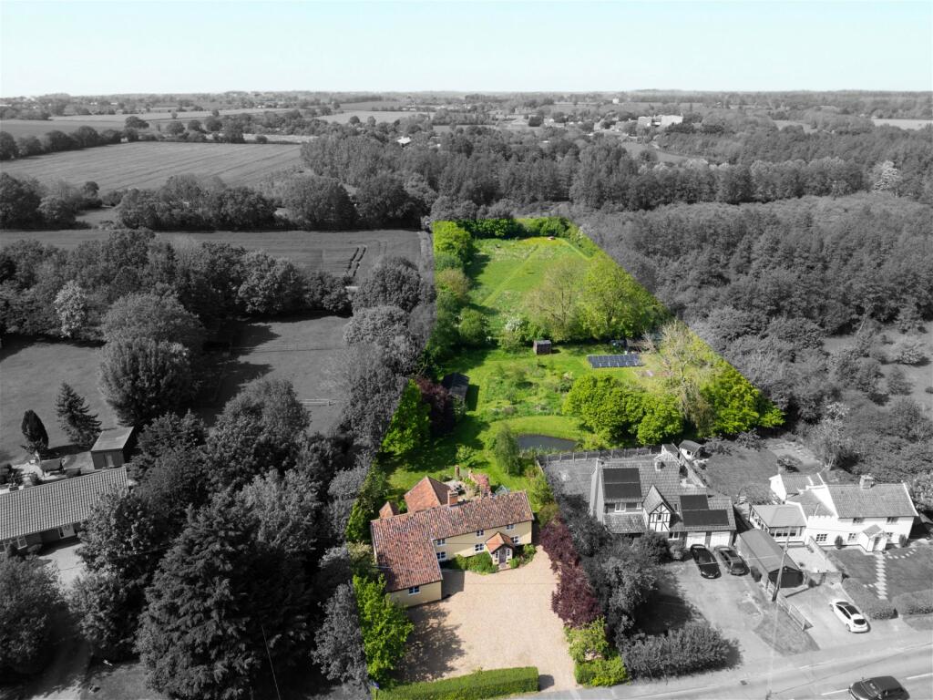 4 bedroom farm house for sale in Diss Road, Burston, IP22