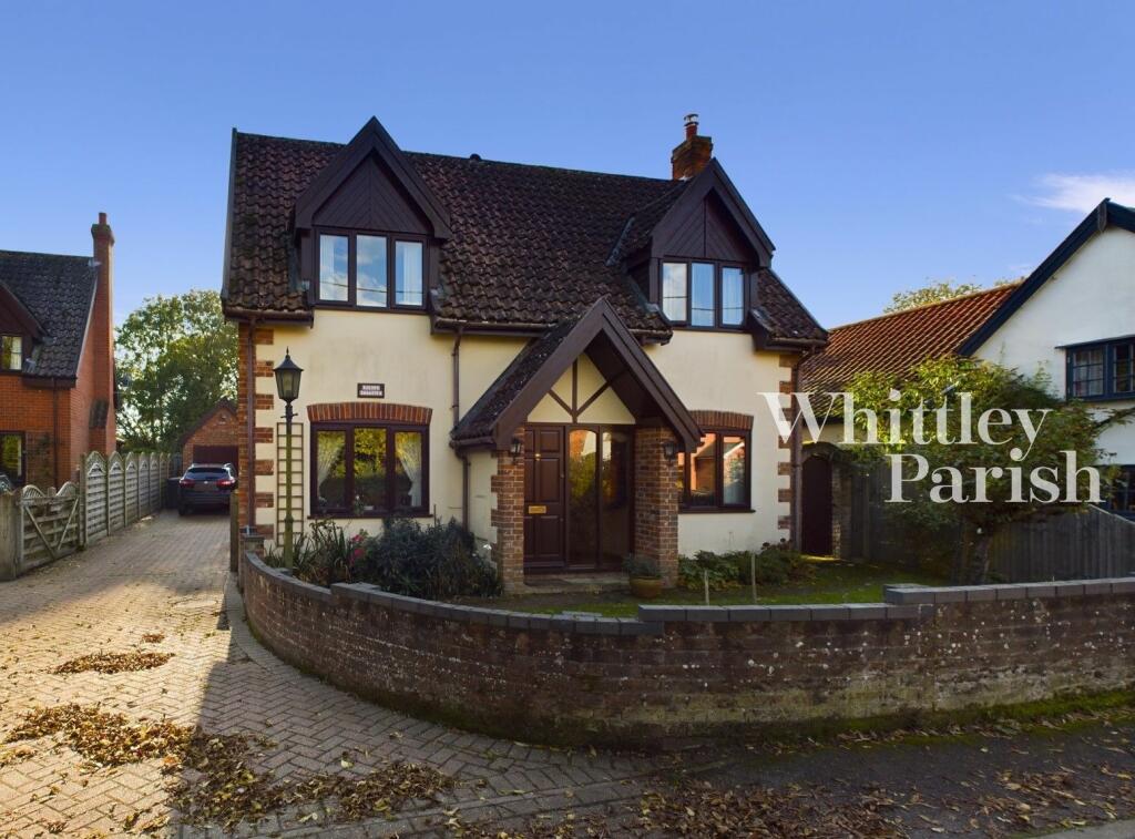 4 bedroom detached house for sale in Cross Street, Hoxne, IP21