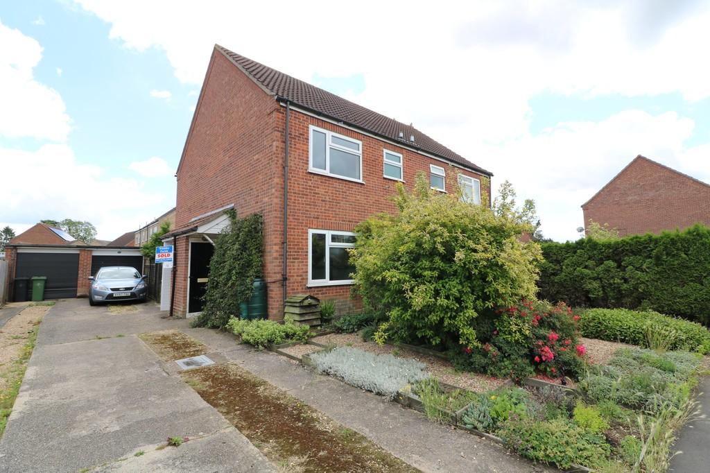 1 bedroom semidetached house for sale in Cricks Walk, Roydon, Diss, IP22