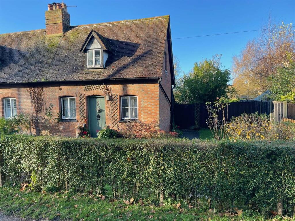 2 bedroom semidetached house for sale in Staplehurst, Kent, TN12