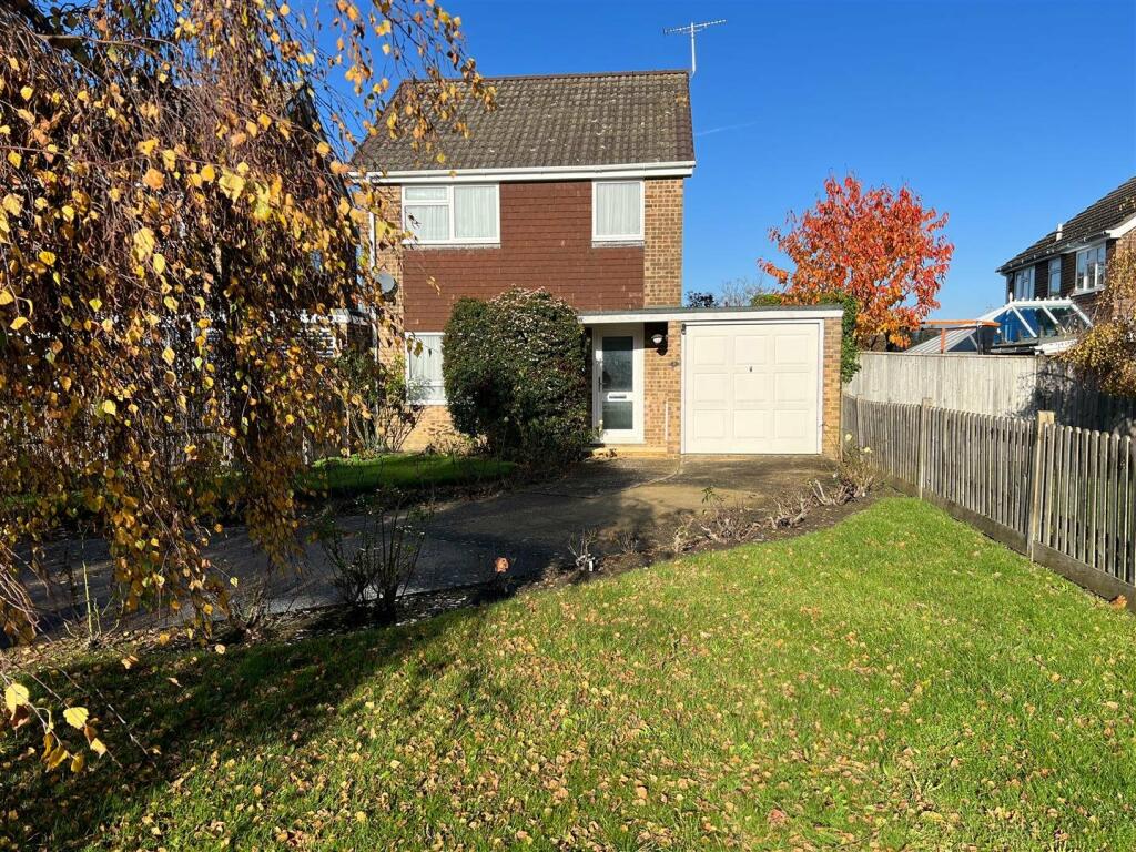 3 bedroom detached house for sale in Benden Close, Staplehurst