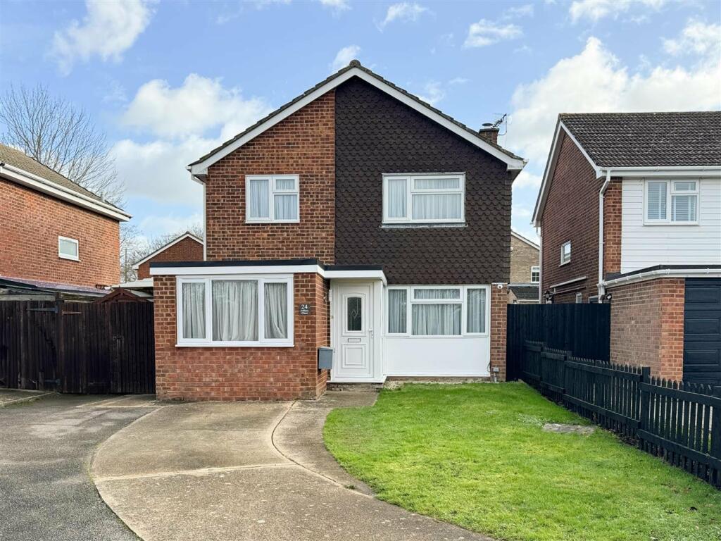 3 bedroom detached house for sale in Staplehurst, Kent, TN12