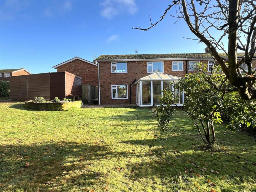 3 bedroom end of terrace house for sale in Staplehurst, Kent, TN12