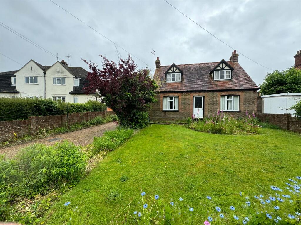 2 bedroom detached house for sale in Marden, Kent, TN12