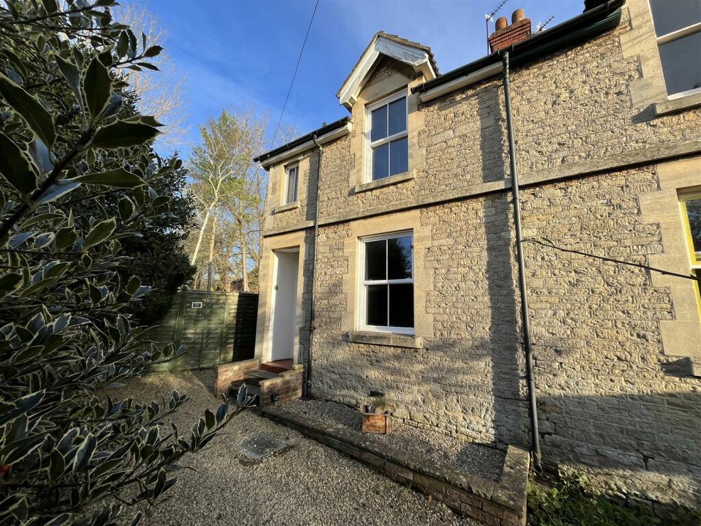 2 bedroom semidetached house for sale in Lowden, Chippenham, SN15