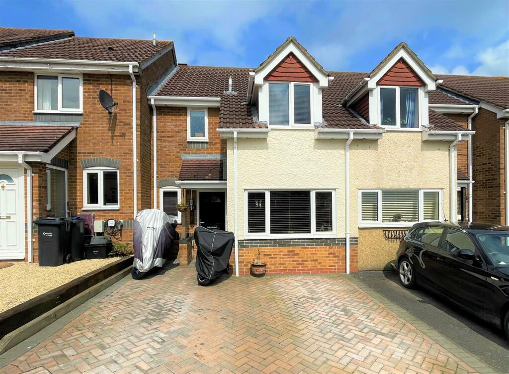 3 bedroom terraced house for sale in Wishart Way, Chippenham, SN15