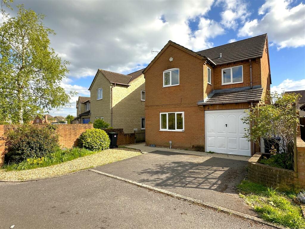 5 bedroom detached house for sale in Sandown Drive, Cepen Park South