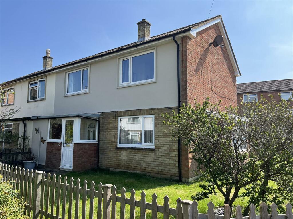 3 bedroom semidetached house for sale in Corsham Road, Lacock