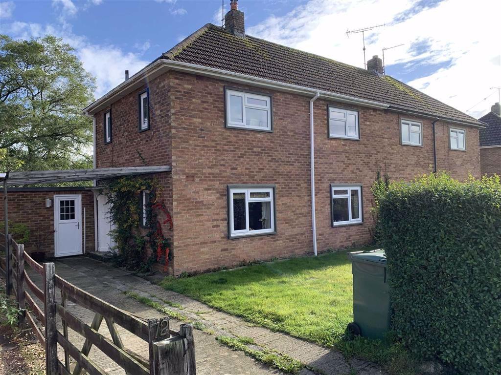 3 bedroom semidetached house for sale in Oaklands, Chippenham