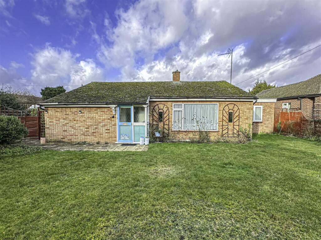 3 bedroom detached bungalow for sale in Paddock Way, Sawston, Cambridge, CB22