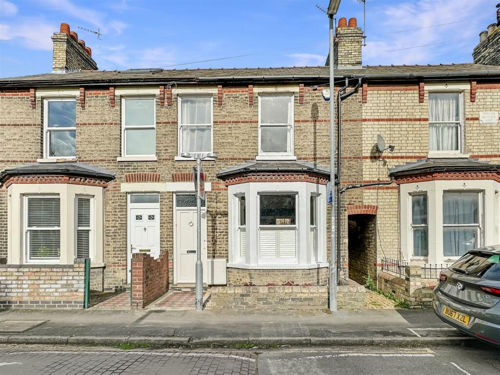 3 bedroom terraced house for sale in St. Philips Road, Cambridge, CB1