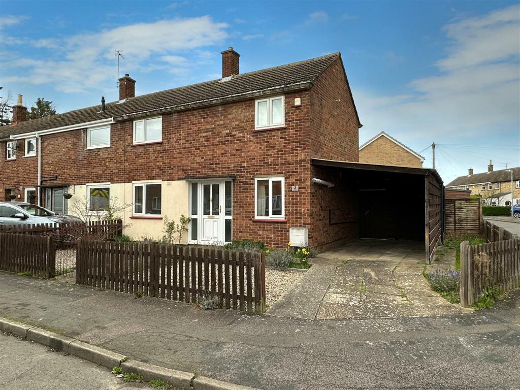 3 bedroom end of terrace house for sale in Northumberland Close, Cambridge, CB4