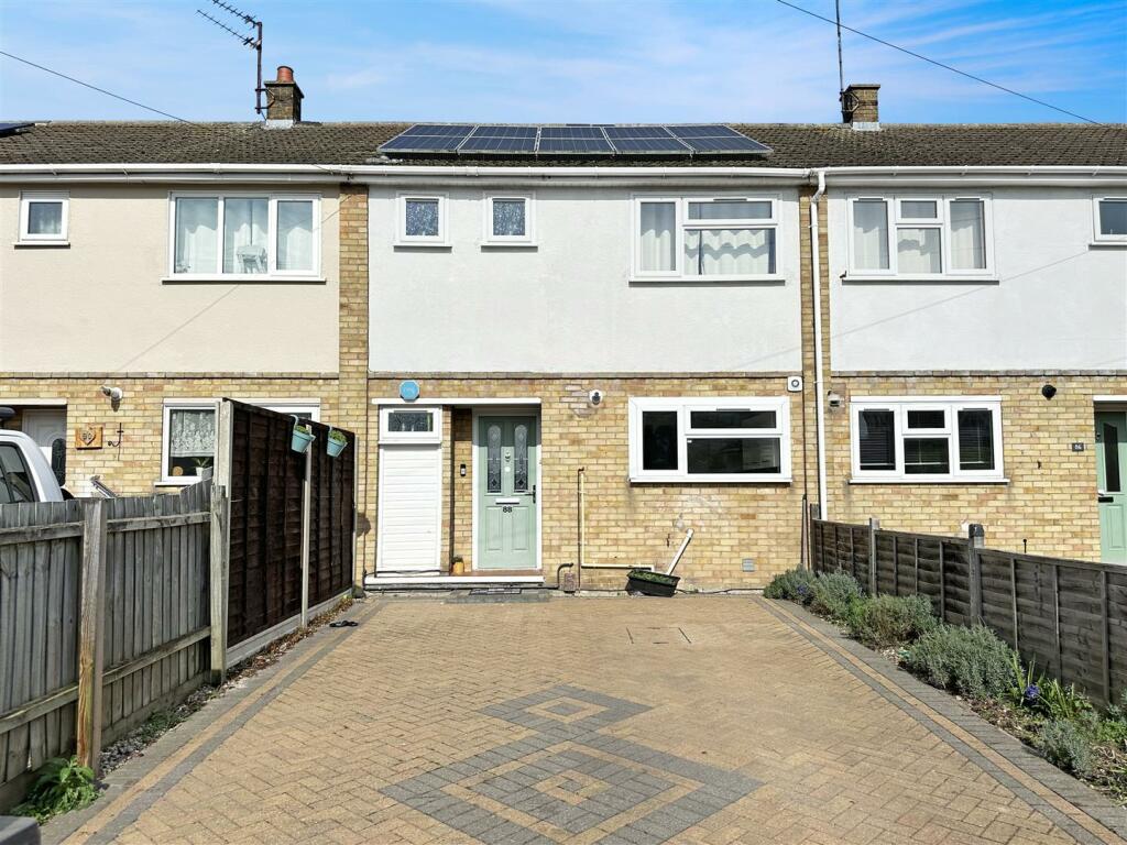 3 bedroom terraced house for sale in Chartfield Road, Cambridge, CB1