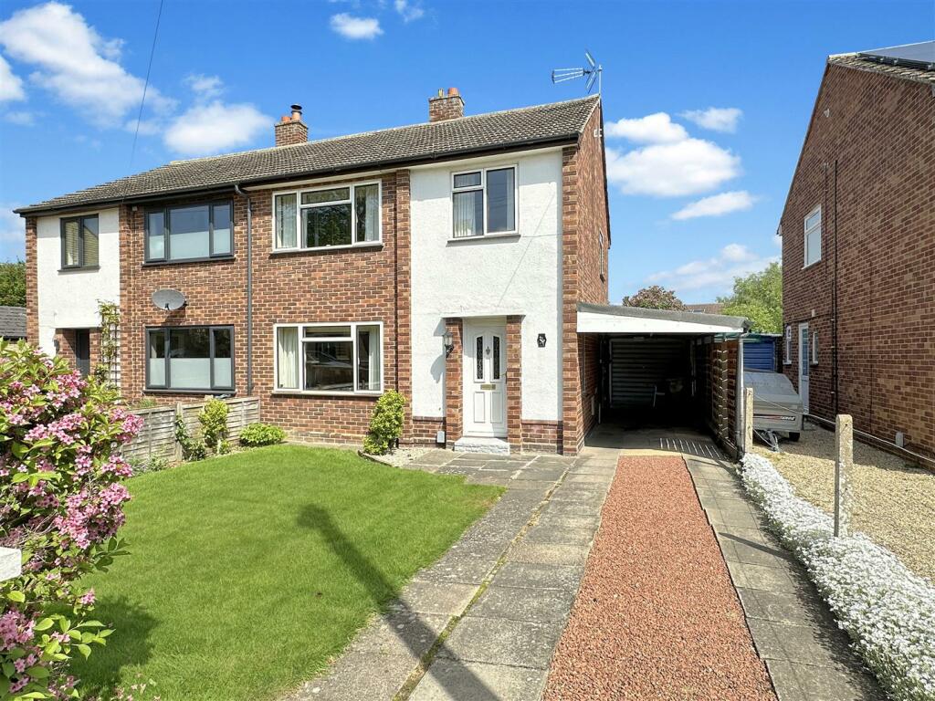 3 bedroom semidetached house for sale in Bury Road, Stapleford