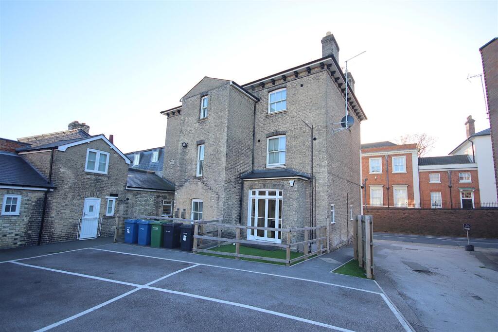 Main image of property: High Street, Newmarket