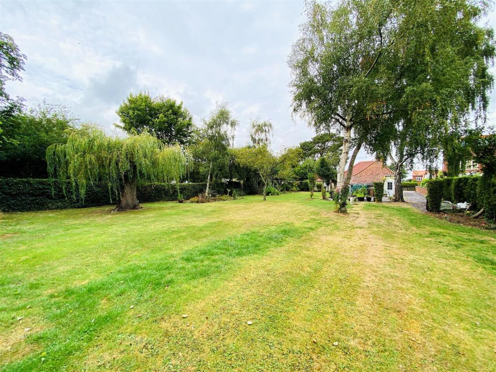 3 bedroom detached bungalow for sale in Ings Lane, Spaldington, Goole, DN14