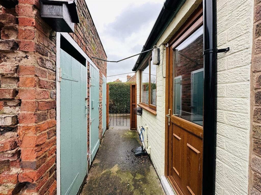 1 bedroom terraced house for sale in Front Street, Laxton, Goole, DN14