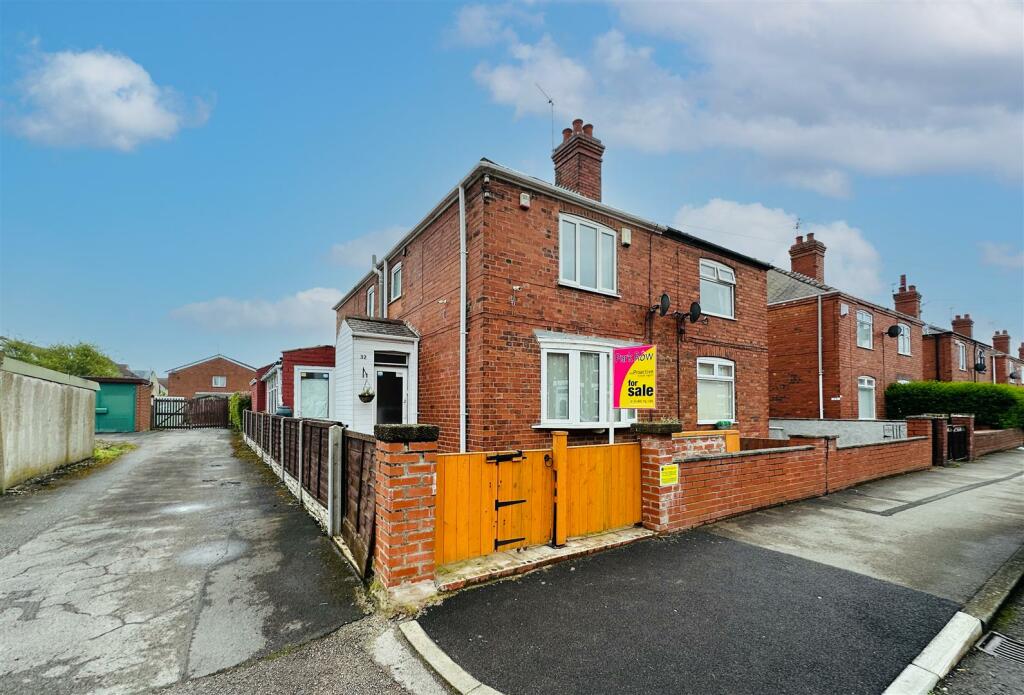 3 bedroom semidetached house for sale in Elsie Street, Goole, DN14