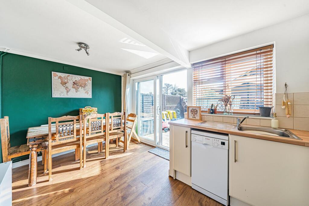 3 bedroom terraced house for sale in Bury Road, Shefford, SG17