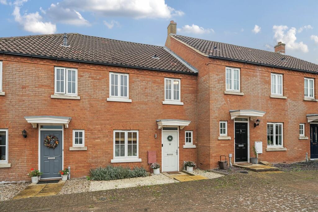 3 bedroom terraced house for sale in Bluebell Drive, Lower Stondon, SG16