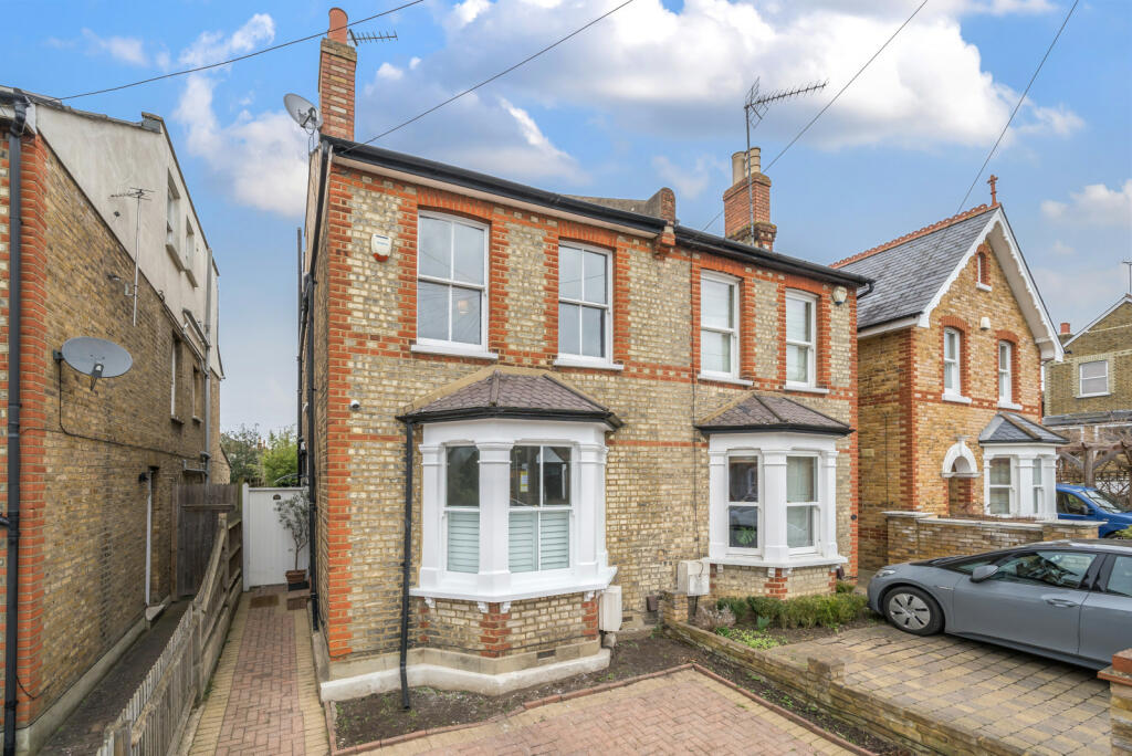 4 bedroom semidetached house for sale in Wyndham Road, Kingston Upon