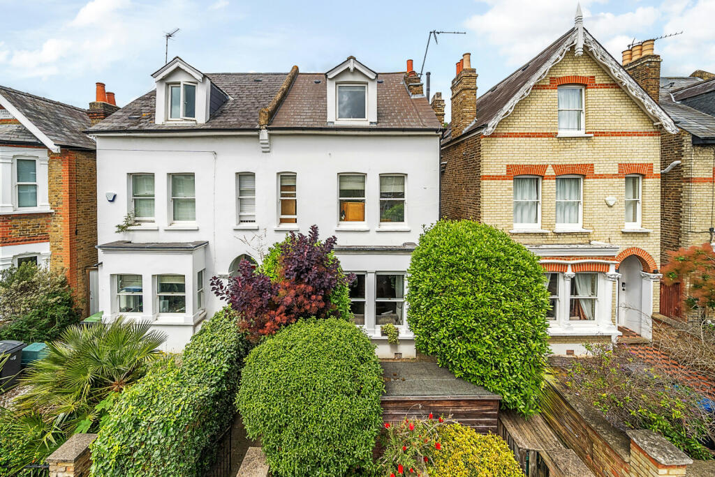 4 bedroom semidetached house for sale in Gibbon Road, Kingston Upon