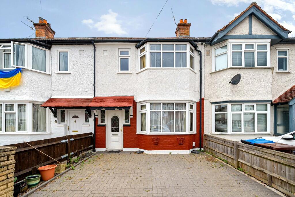 3 bedroom terraced house for rent in Cobham Avenue, New Malden, KT3