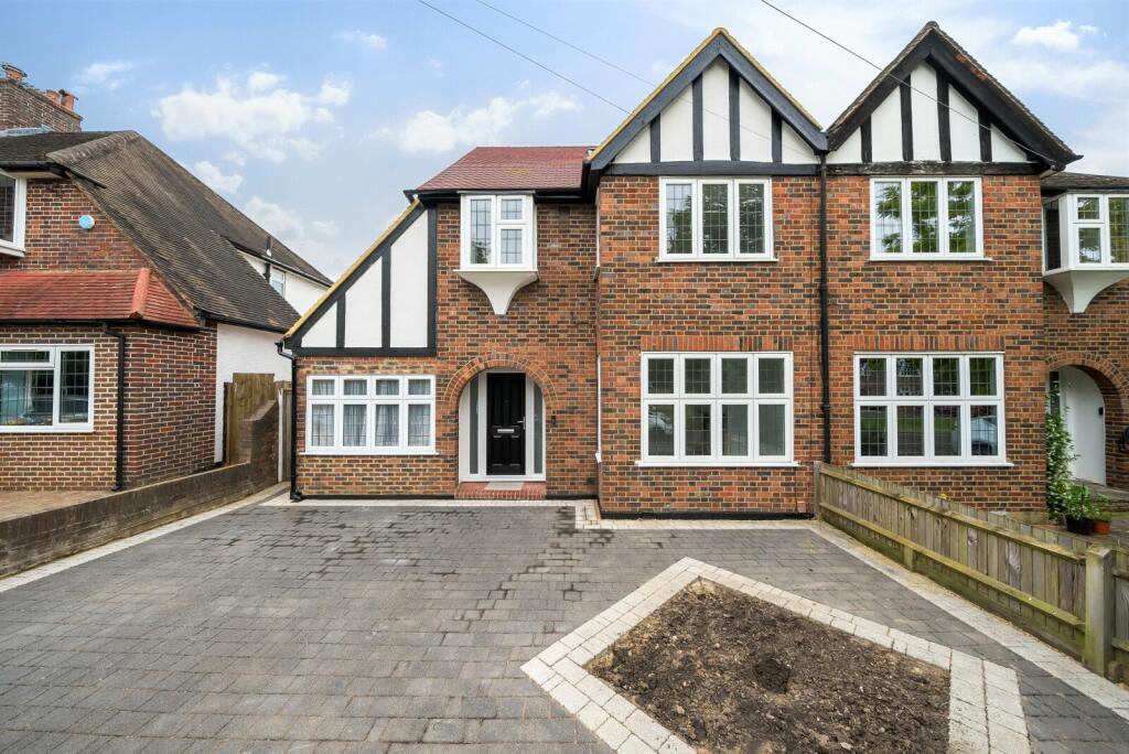 4 bedroom semidetached house for rent in Kenley Road, Kingston Upon