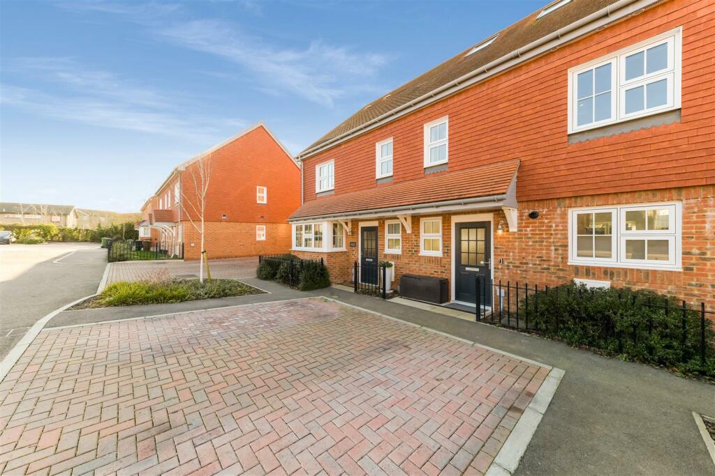 4 bedroom terraced house for sale in Camelia Close, Tadworth, KT20