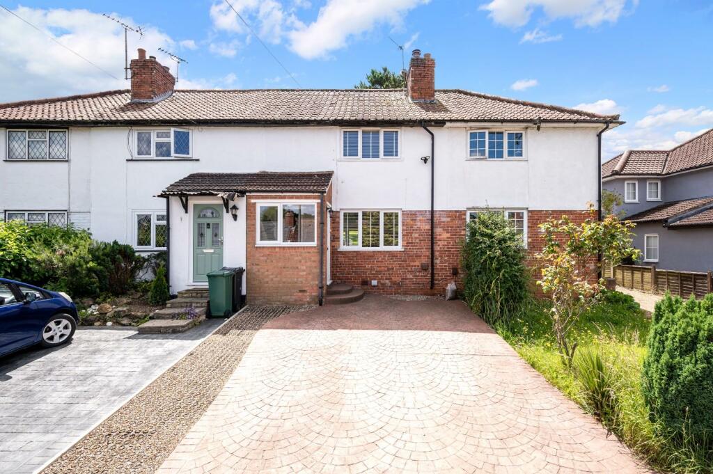2 bedroom terraced house for sale in Beechen Lane, Lower Kingswood