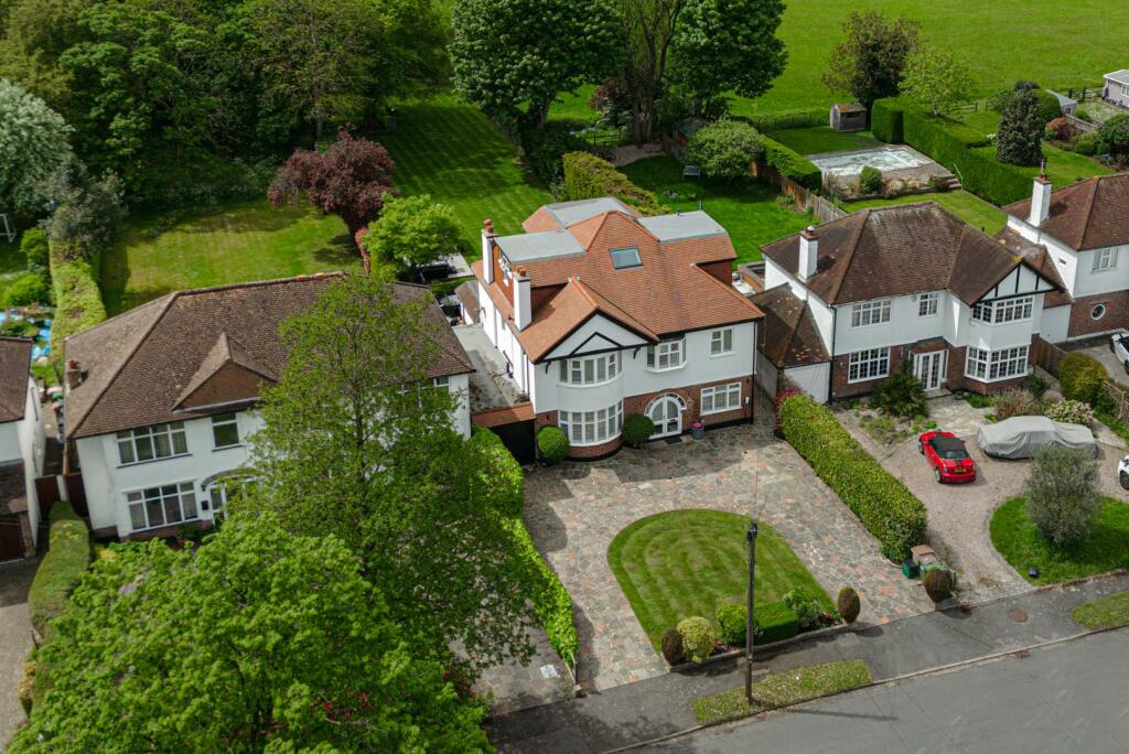 6 bedroom detached house for sale in Higher Drive, Banstead, SM7