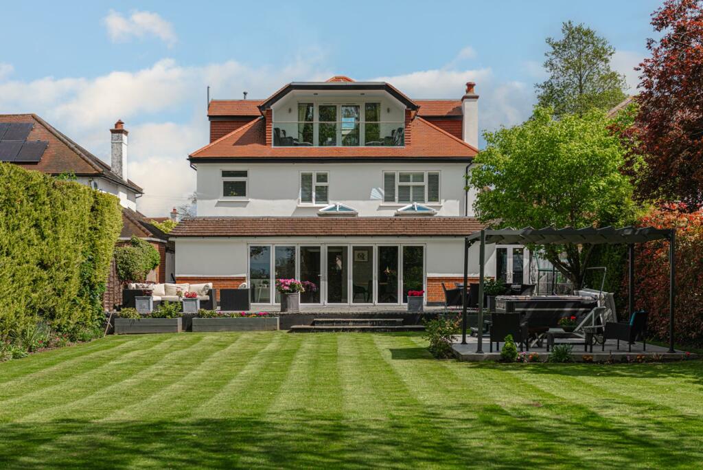 6 bedroom detached house for sale in Higher Drive, Banstead, SM7