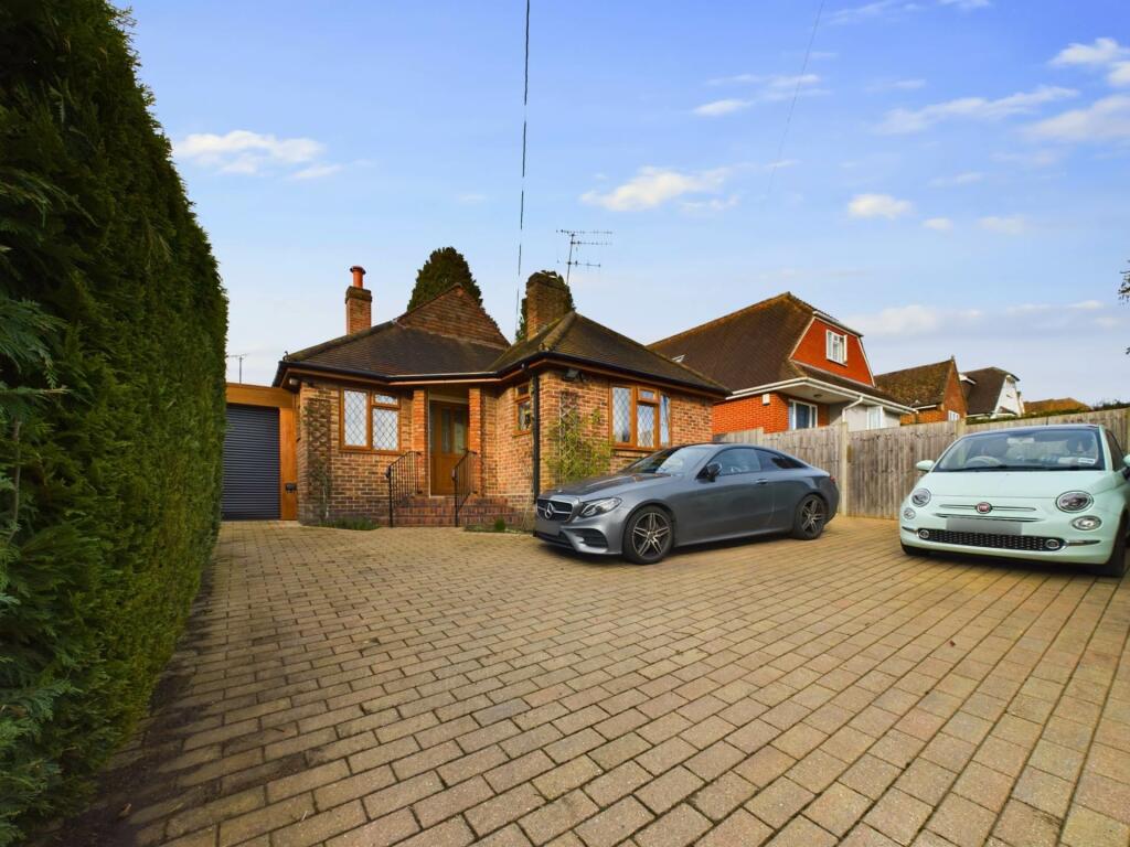 3 bedroom detached house for sale in Sunnybank, Marlow, SL7