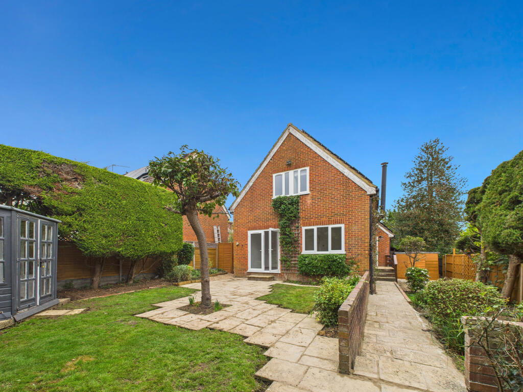 4 bedroom detached house