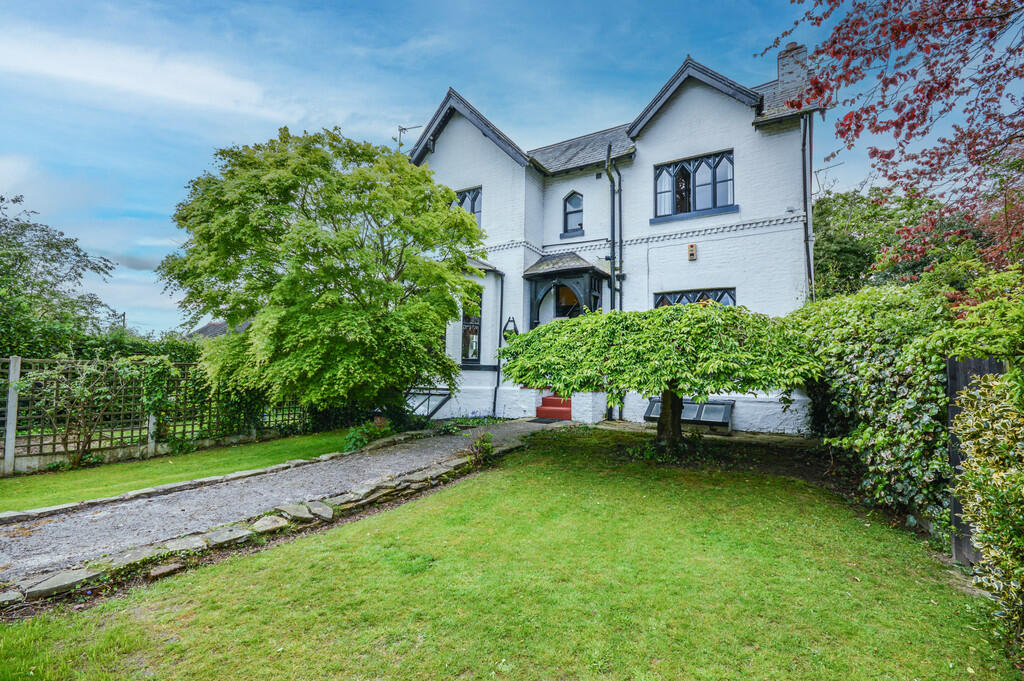 4 bedroom detached house for sale in Woodlands Parkway, Timperley