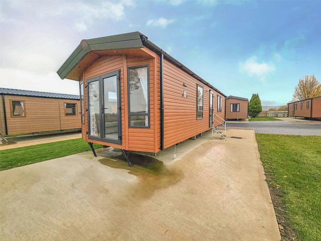 2 bedroom detached house for sale in Willerby Manor Lodge, Wild Rose