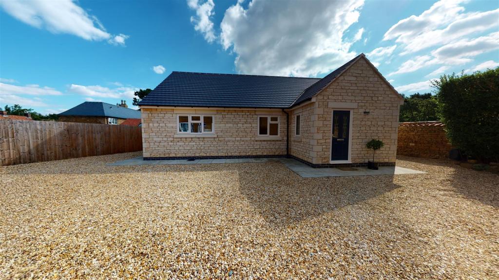 3 bedroom bungalow for sale in Chapel Lane, Wymondham, Melton Mowbray, LE14