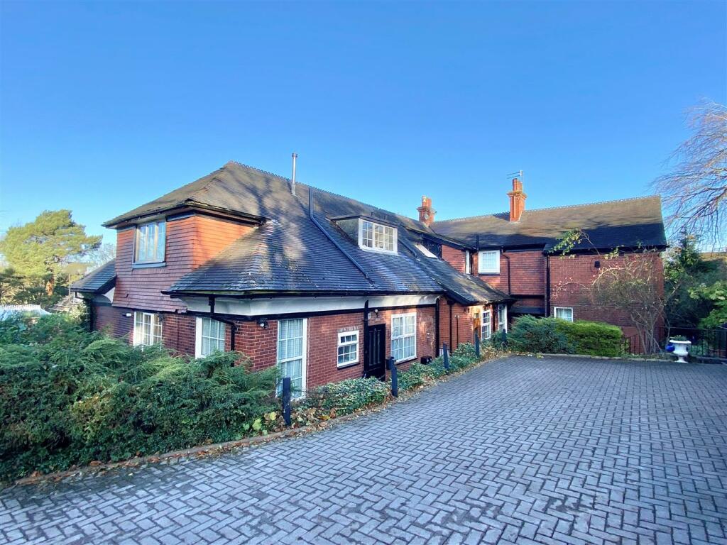 2 bedroom apartment for sale in Buxton Old Road, Disley, Stockport, SK12