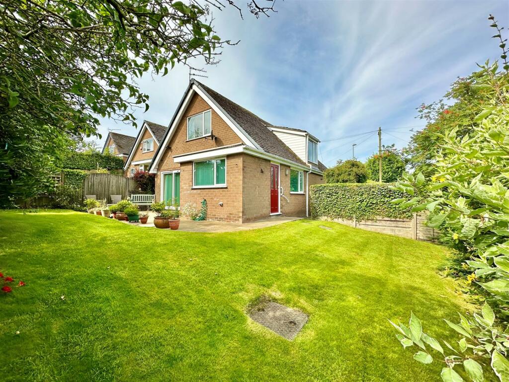 3 bedroom detached house for sale in Counting House Road, Disley